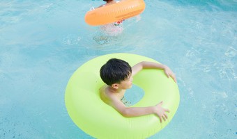 Industry News-Expansion Toys Co.,Ltd-How should the swimming ring be used?